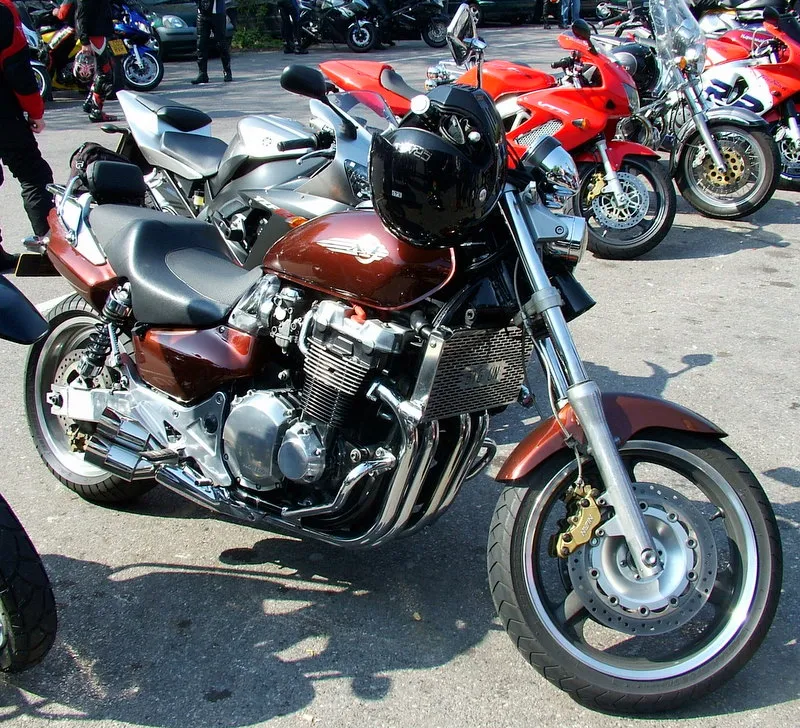 Honda X-4 tourer, zijaanzicht