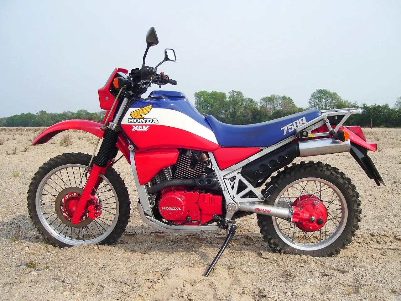 Honda XLV 750 R D-uitvoering zijaanzicht