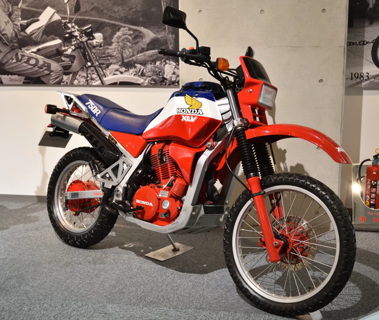Honda XLV 750 R uit 1983 in zijaanzicht
