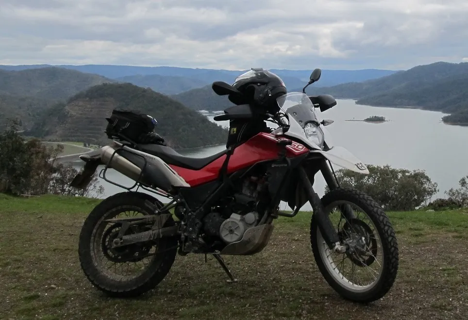 Husqvarna TR 650 Terra adventure motor in oranje/wit kleurschema