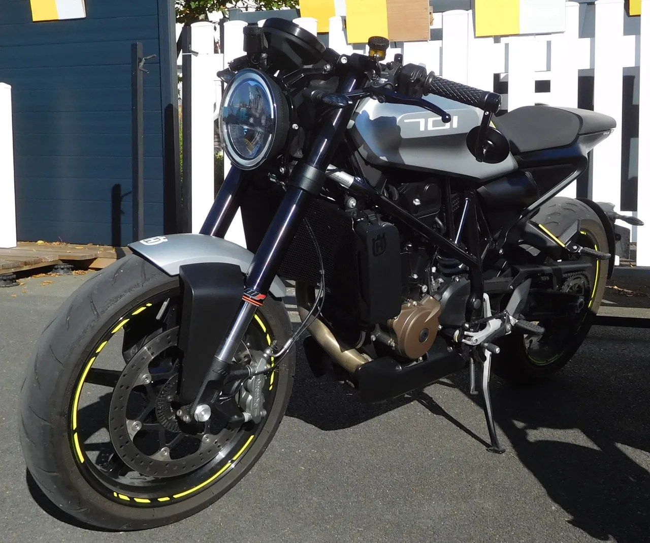 Husqvarna Vitpilen 701 naked bike, 3/4 vooraanzicht
