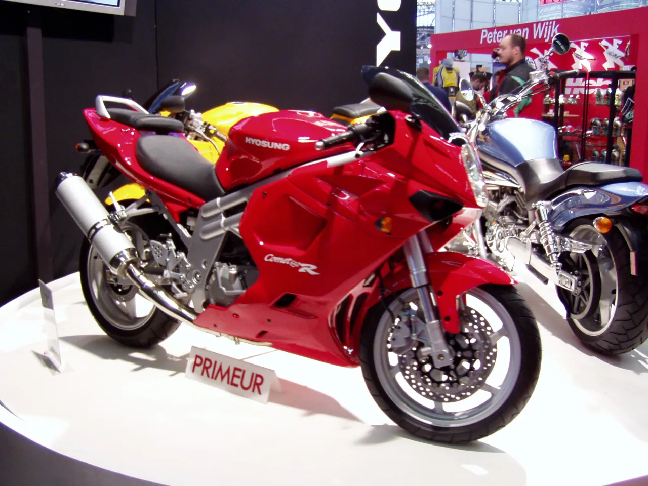 Hyosung GT 650R met full fairing