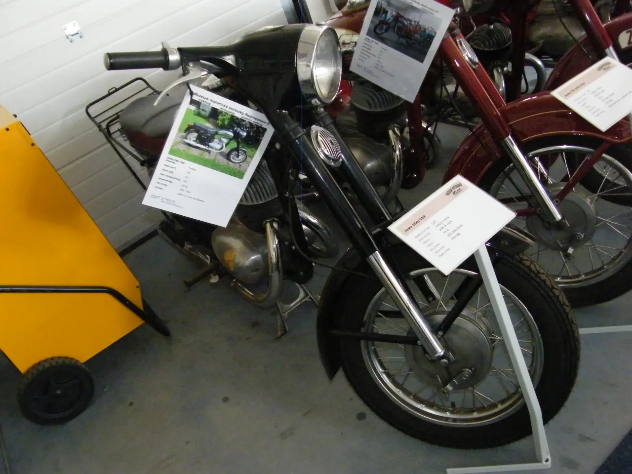Jawa 250 type 559 in zwarte uitvoering