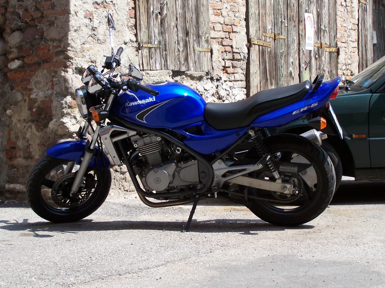 Kawasaki ER-5 in blauw