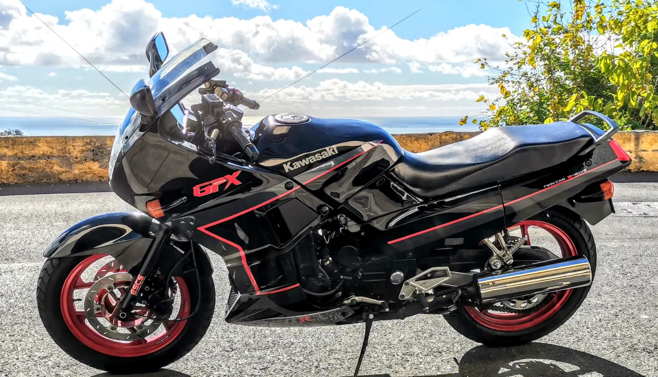 Kawasaki GPX 750 R