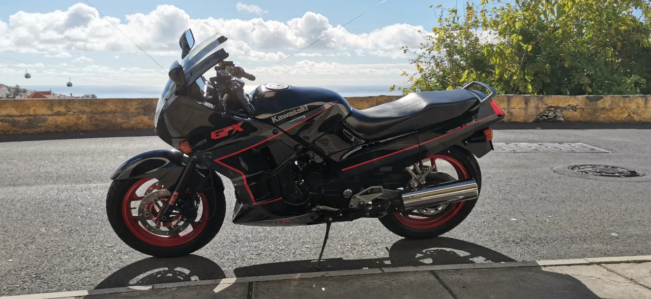 Kawasaki GPX 750R sports motorcycle