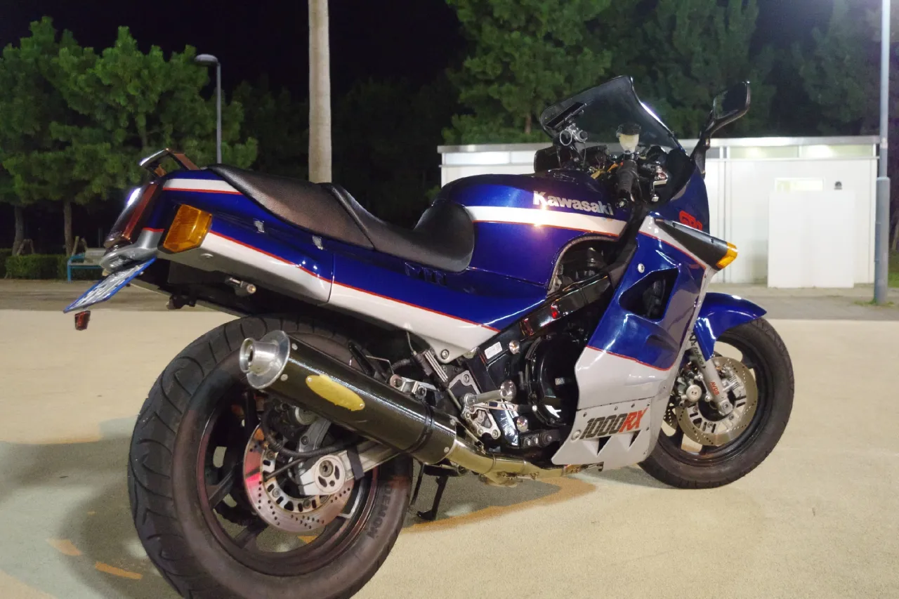 Kawasaki GPZ1000RX sporttourer zijaanzicht