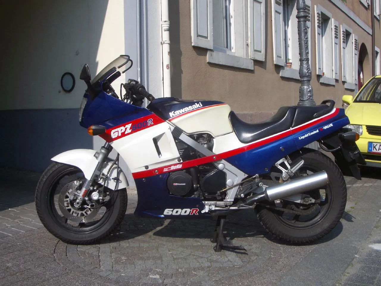 Kawasaki GPZ600R sportmotor zijaanzicht
