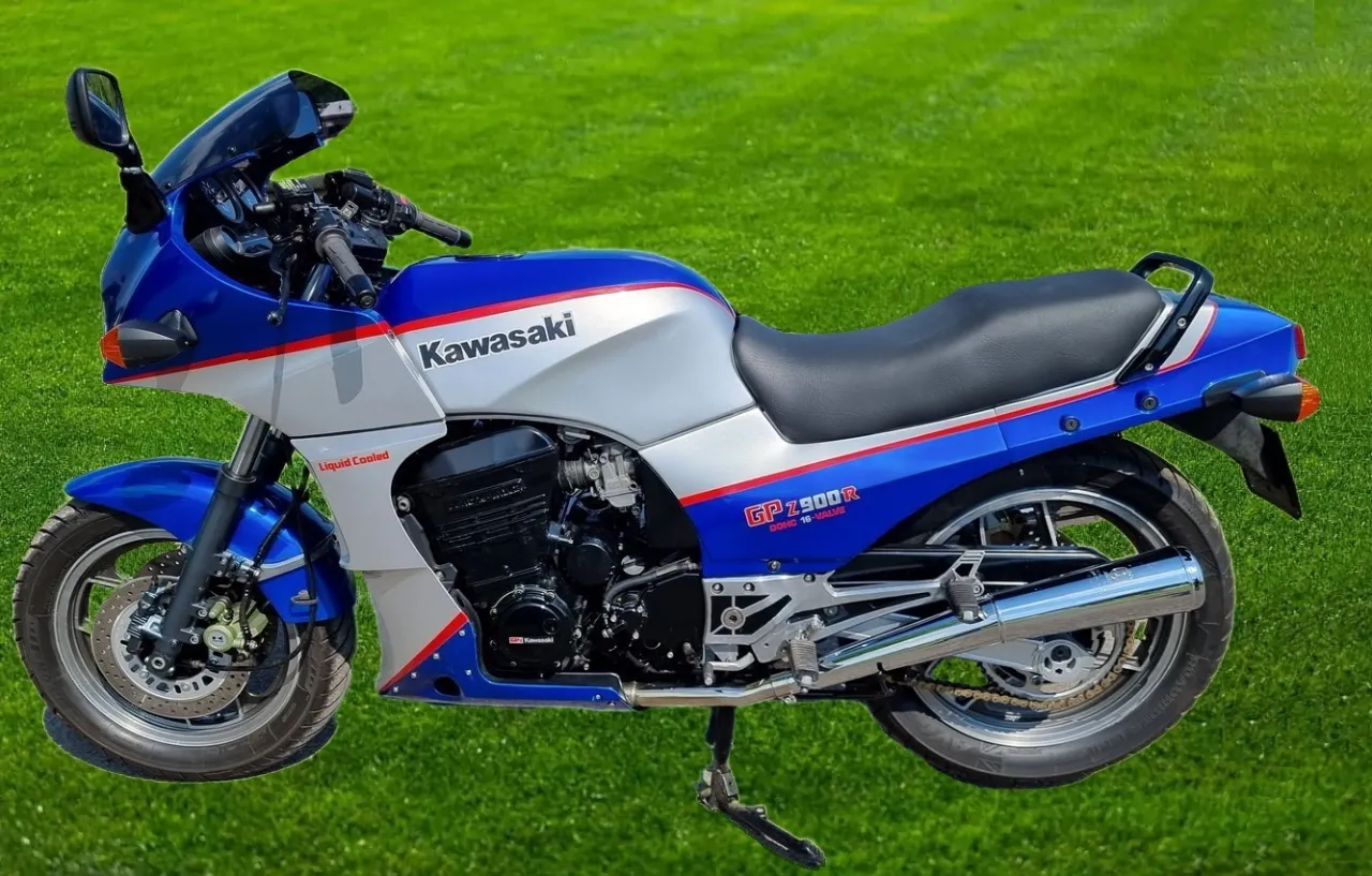 Kawasaki GPz 900 R uit 1985 in zijaanzicht