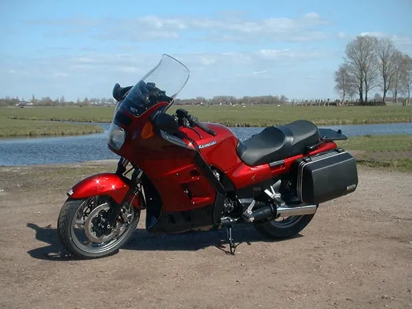 Kawasaki GTR 1000 tourmotor zijaanzicht