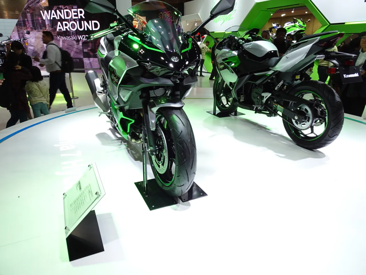 Kawasaki Ninja 7 Hybrid hybride motorfiets op Japan Mobility Show 2023