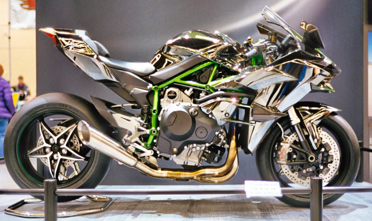 Kawasaki Ninja H2R right side profile