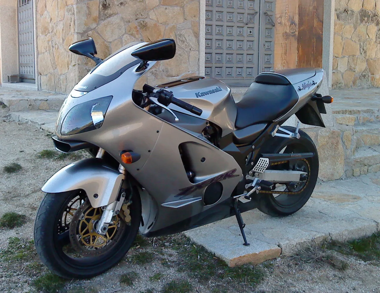 Kawasaki Ninja ZX-12R 2001 in geel kleurschema