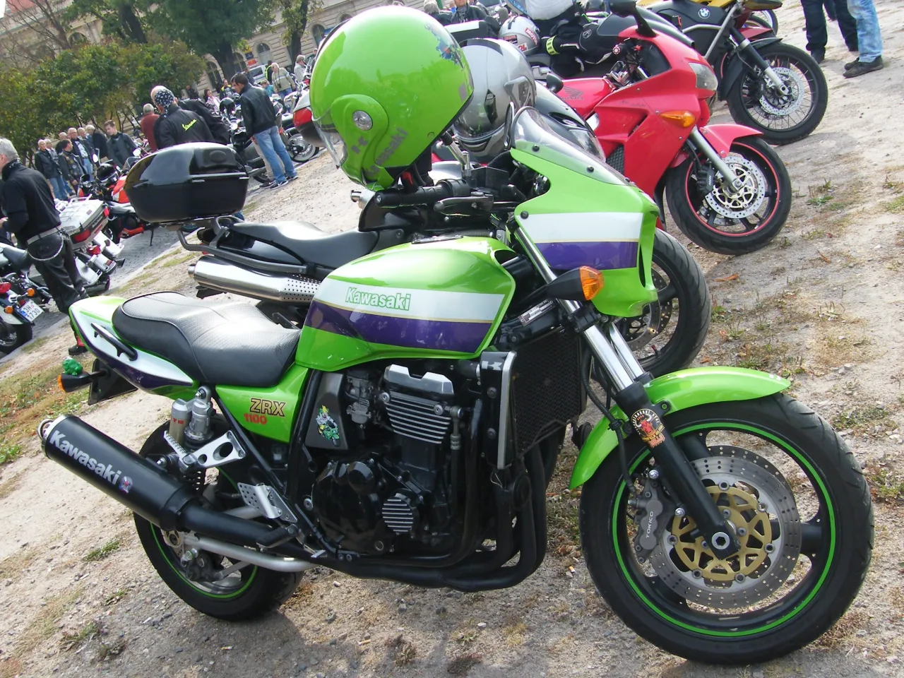 Kawasaki ZRX1100 Eddie Lawson replica paint scheme