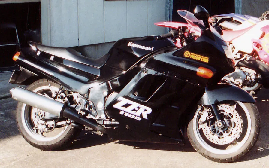 Kawasaki ZZR 1100 in 3/4-aanzicht