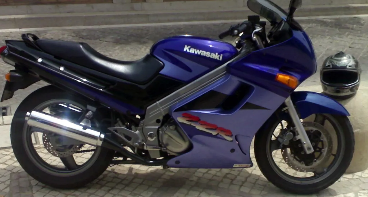 Kawasaki ZZR250 modeljaar 1998