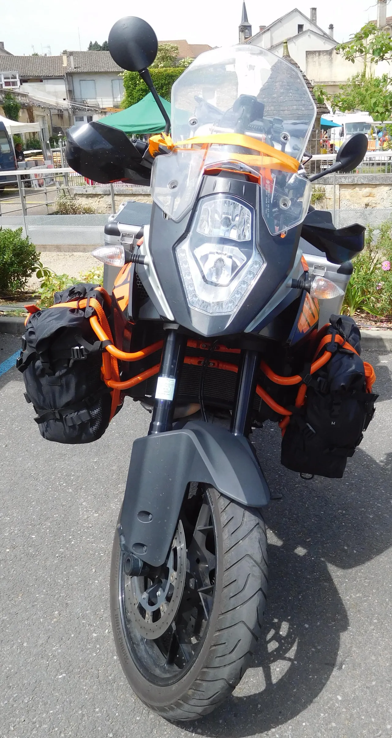 KTM 1050 Adventure vooraanzicht