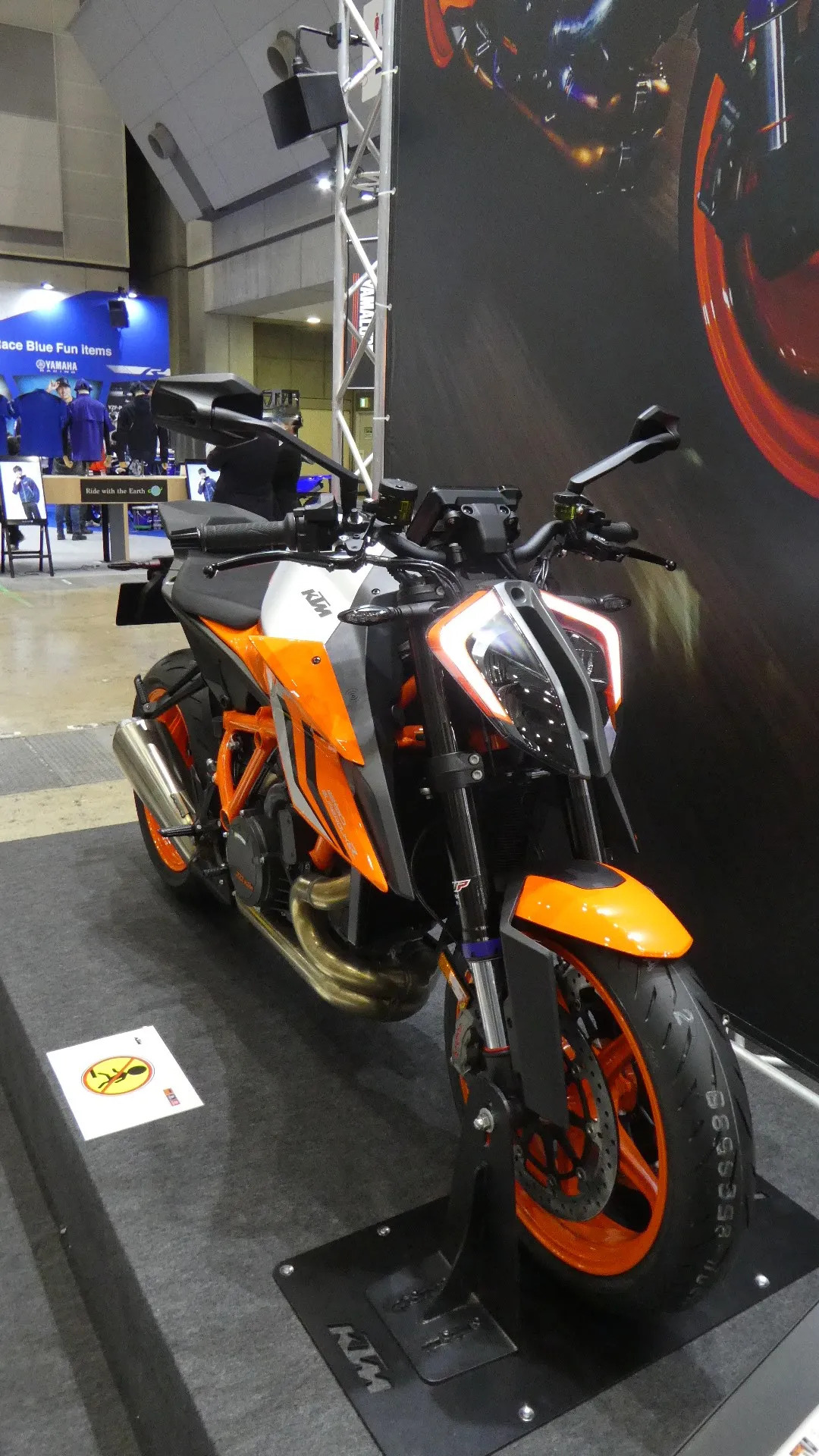 KTM 1290 Super Duke R EVO nakedmotor zijaanzicht