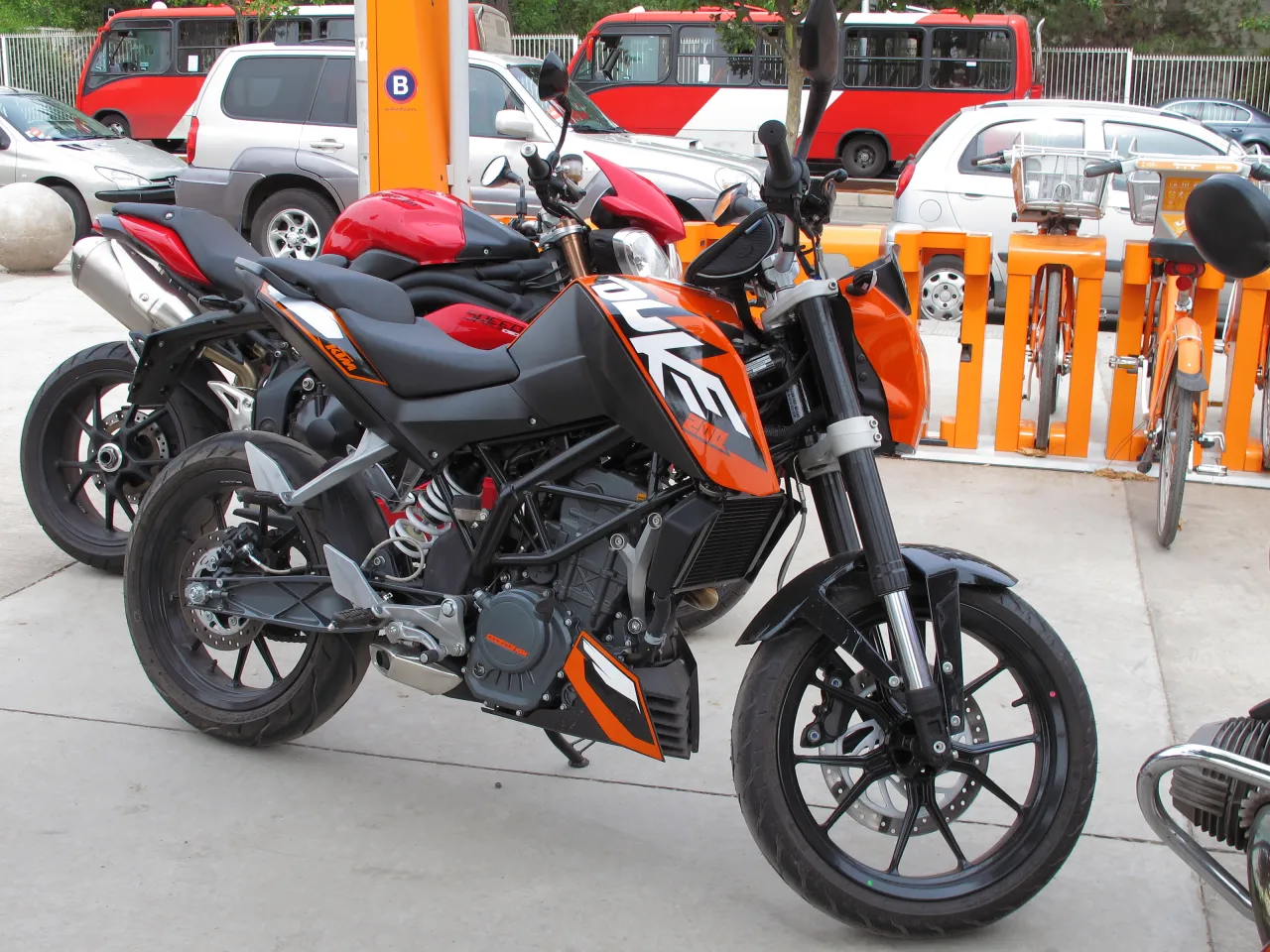 KTM 200 Duke side view