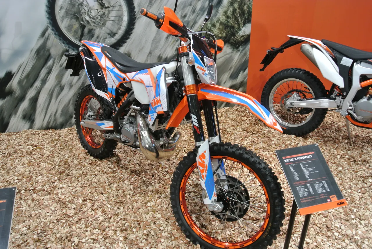 KTM 200 EXC straatlegale enduro zijaanzicht Tokyo 2014