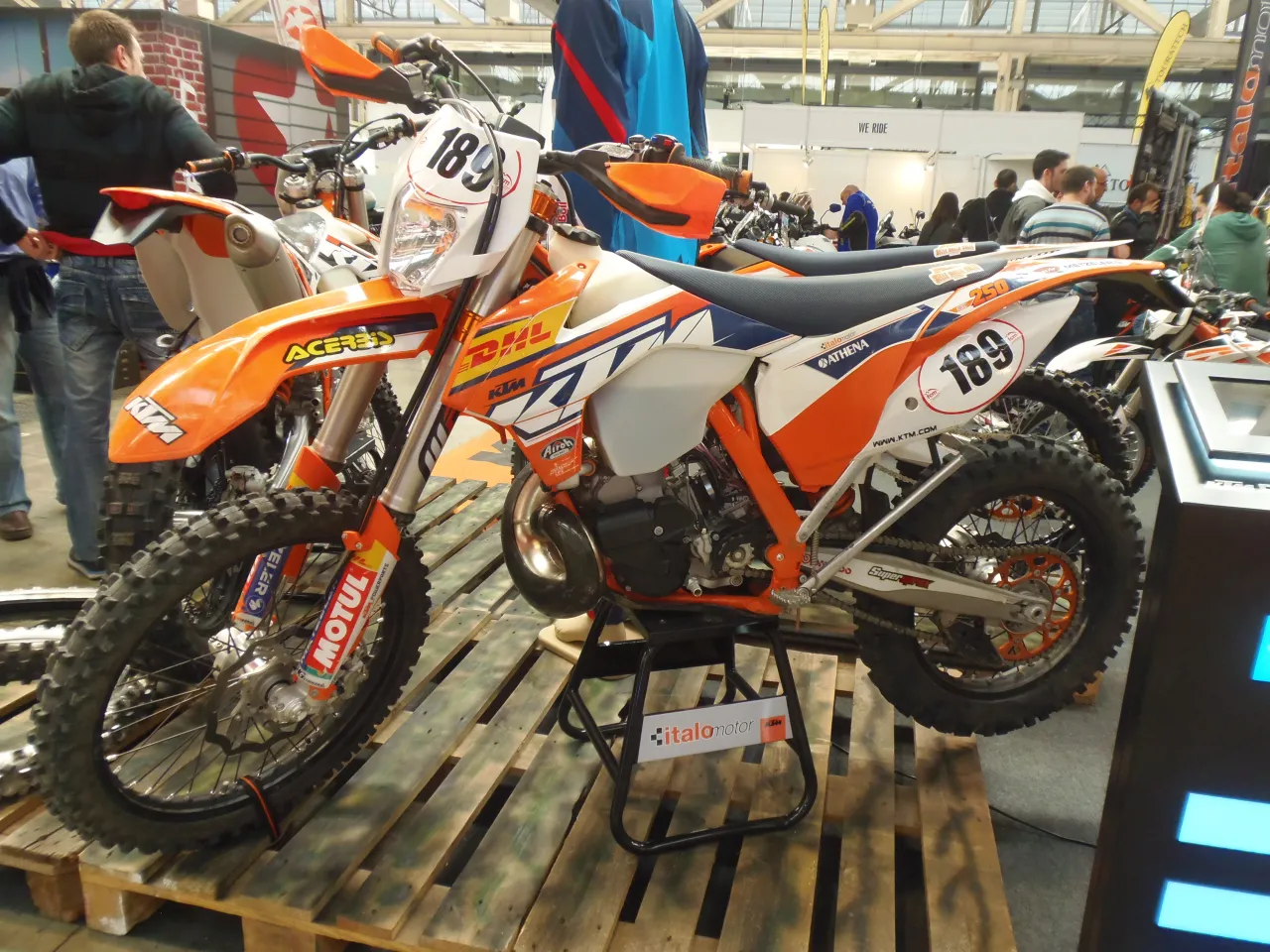 KTM EXC 250 uit 2015, zijaanzicht