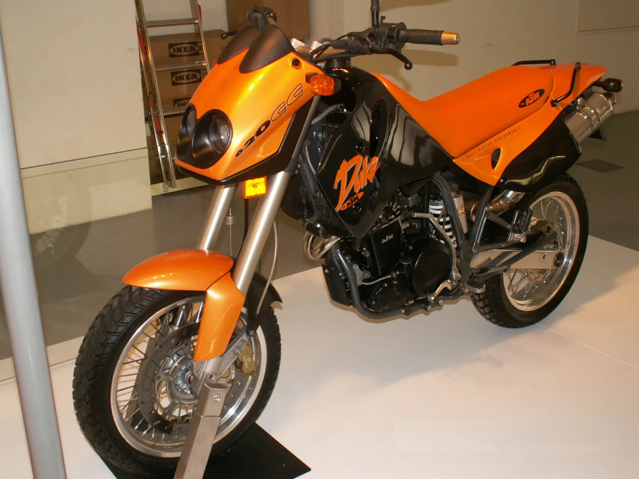 KTM 620 Duke naked bike zijaanzicht