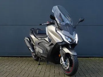 Kymco AK 550