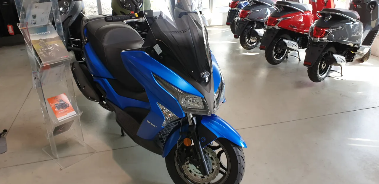 Kymco X-Town 300i ABS scooter zijaanzicht
