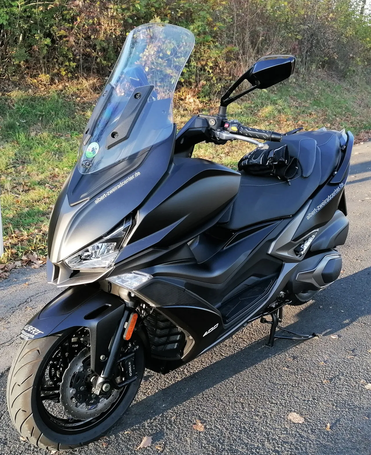 Kymco Xciting S 400i maxi-scooter zijaanzicht