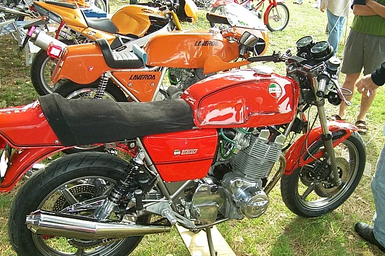 Laverda 1000 3C zijaanzicht