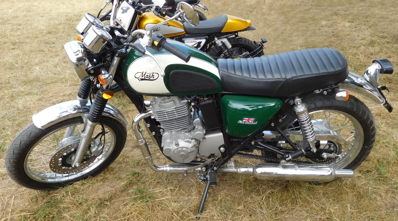 Mash Five Hundred 400 retro naked bike zijaanzicht