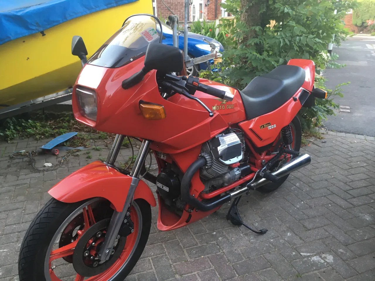 Moto Guzzi 1000 Le Mans zijaanzicht