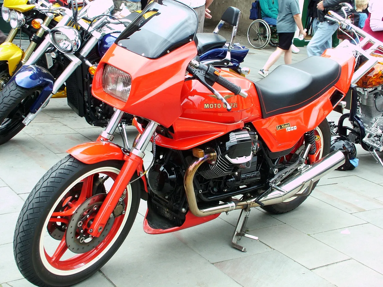 Moto Guzzi 1000 Le Mans klassieke sportmotor in rood