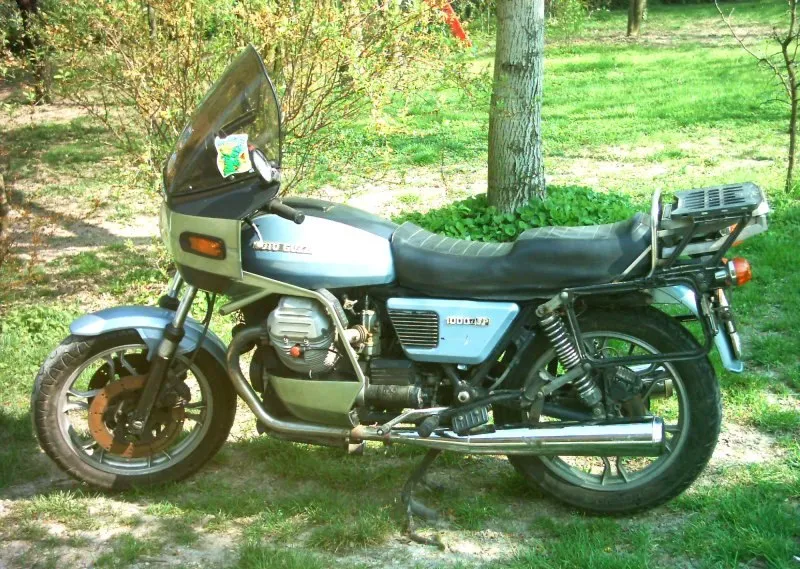 Moto Guzzi SP 1000 uit 1979 zijaanzicht