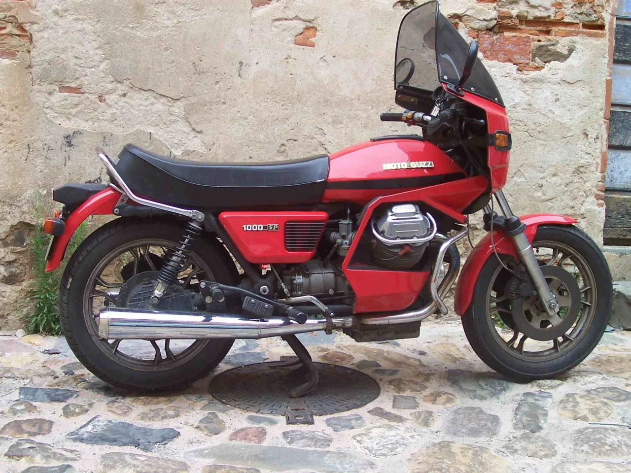 Moto Guzzi SP 1000 uit 1981 zijaanzicht