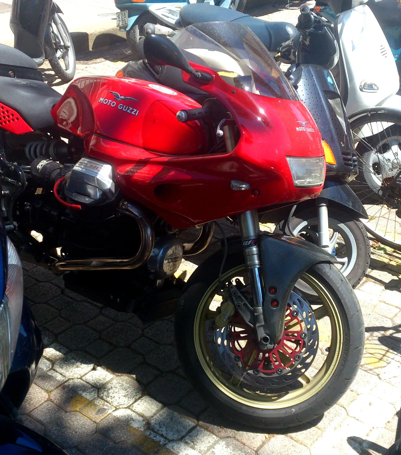 Moto Guzzi 1100 Sport Corsa zijaanzicht