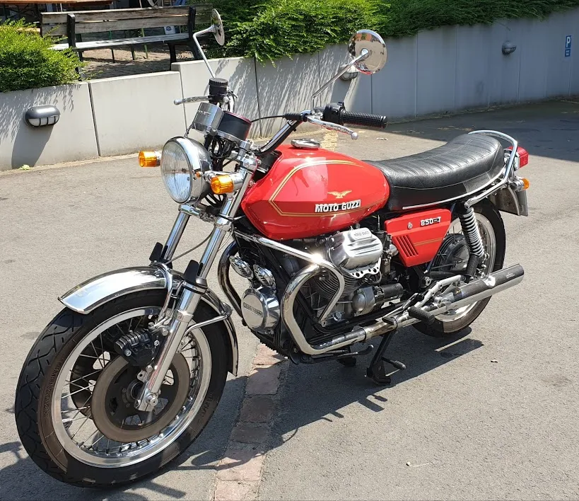 Moto Guzzi 850 T zijaanzicht