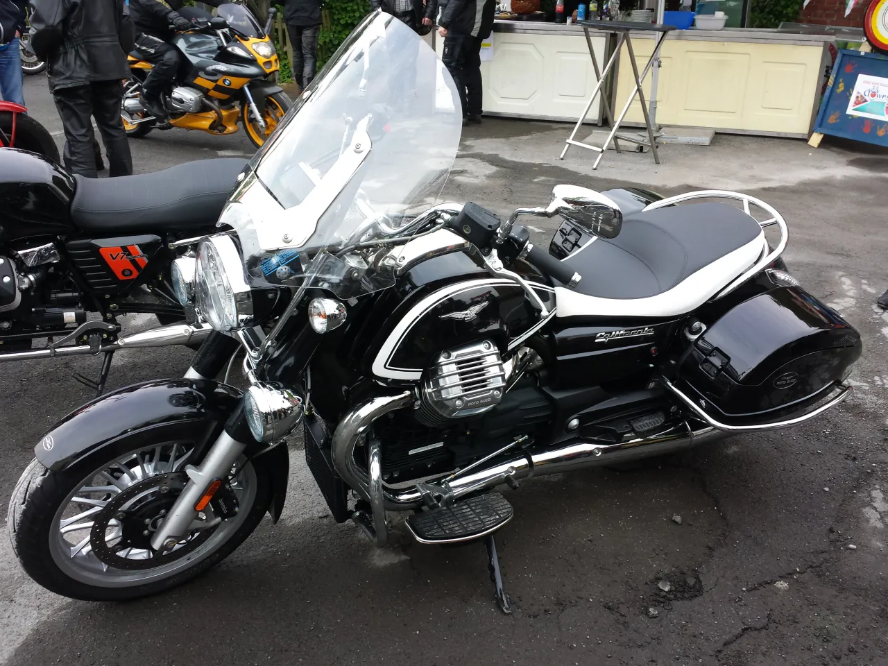 Moto Guzzi California 1400 side view