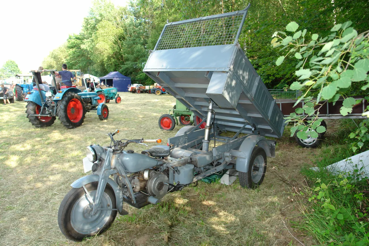 Moto Guzzi Ercole driewieler buiten