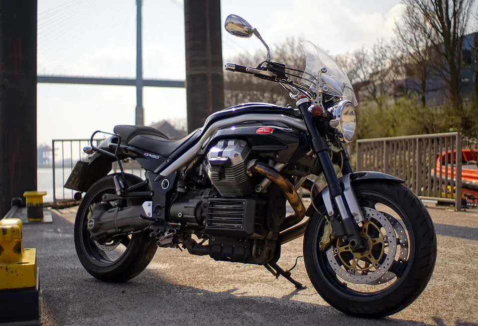 Moto Guzzi Griso 1100 in zijaanzicht