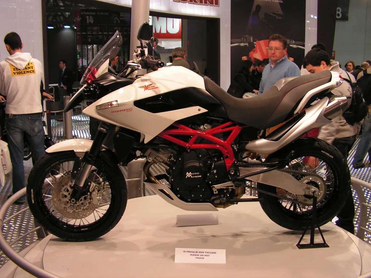 Moto Morini Granpasso 1200 zijaanzicht