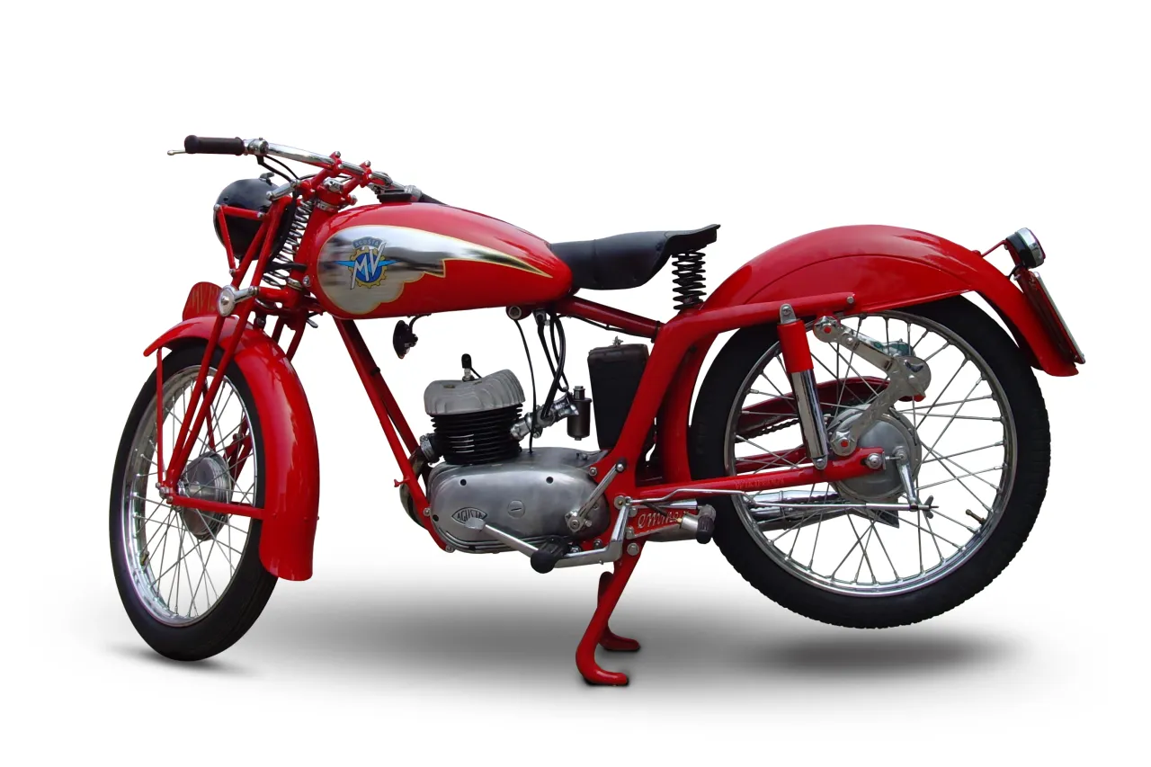 MV Agusta 125 TEL op witte achtergrond zijaanzicht