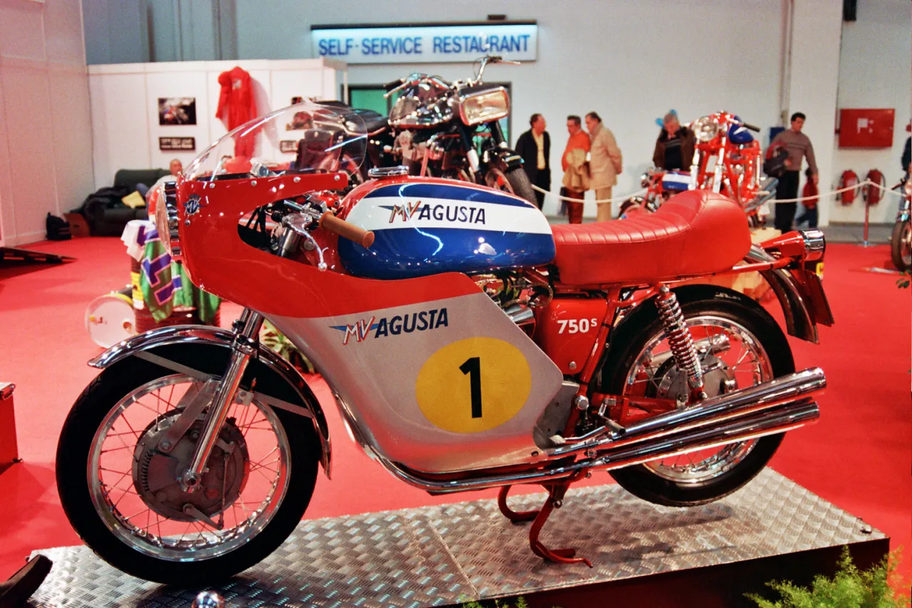 MV Agusta 750 S klassieke Italiaanse viercilinder zijaanzicht