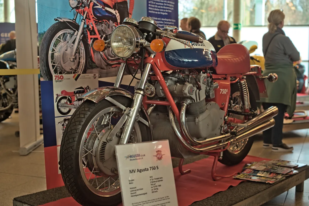 MV Agusta 750 S tentoongesteld op show