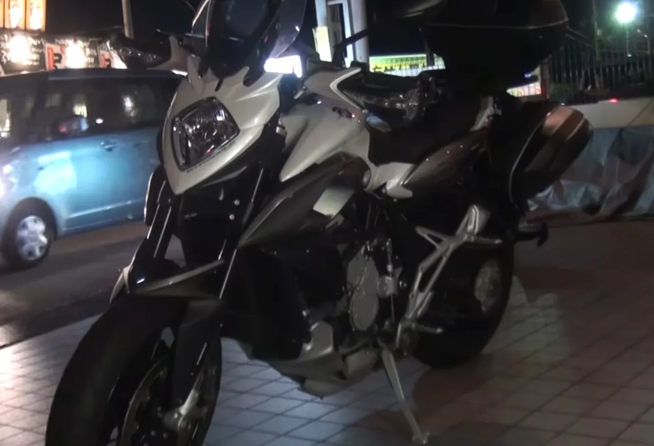 MV Agusta Stradale 800 vooraanzicht
