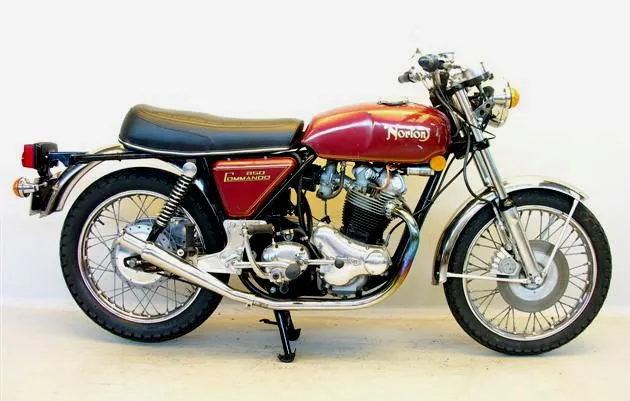 Norton 850 Commando 1973 zijaanzicht