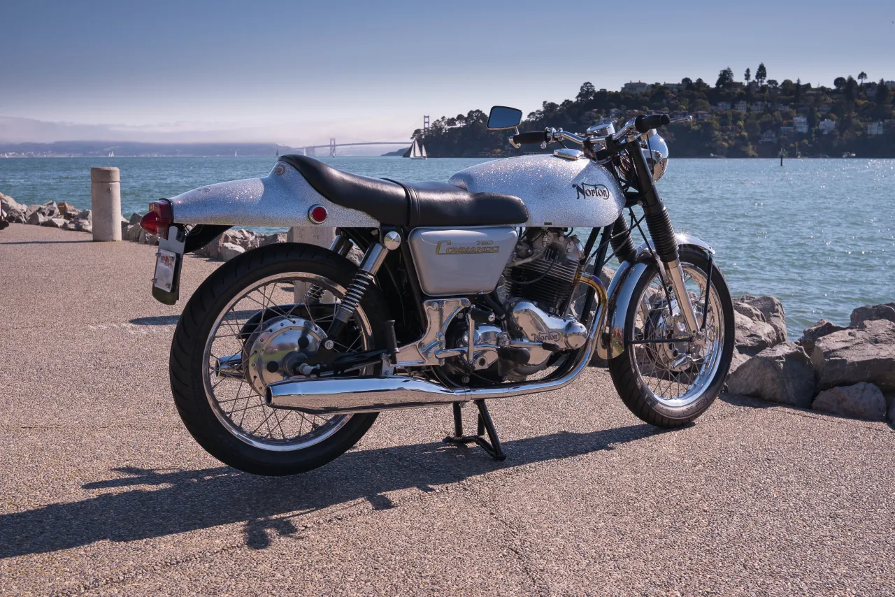 Norton Commando Fastback 1969 zijaanzicht