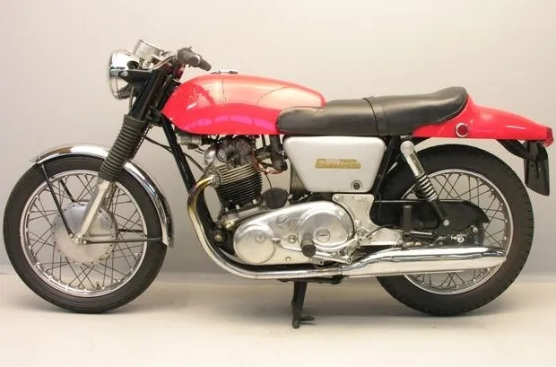 1970 Norton Commando 750 Fastback linker zijaanzicht