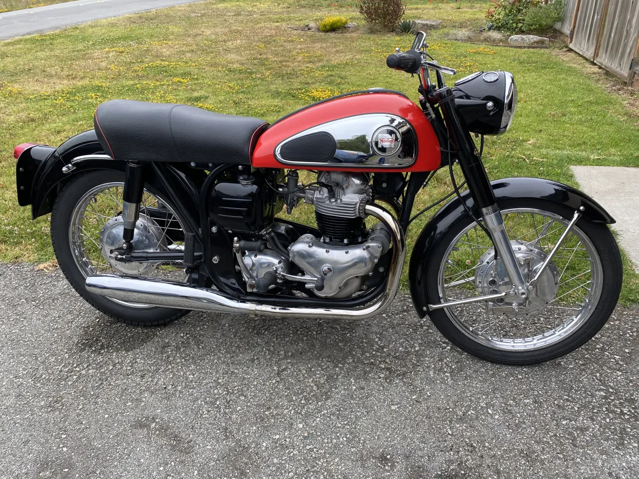 Norton Dominator 1957 zijaanzicht