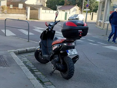 Peugeot TKR scooter